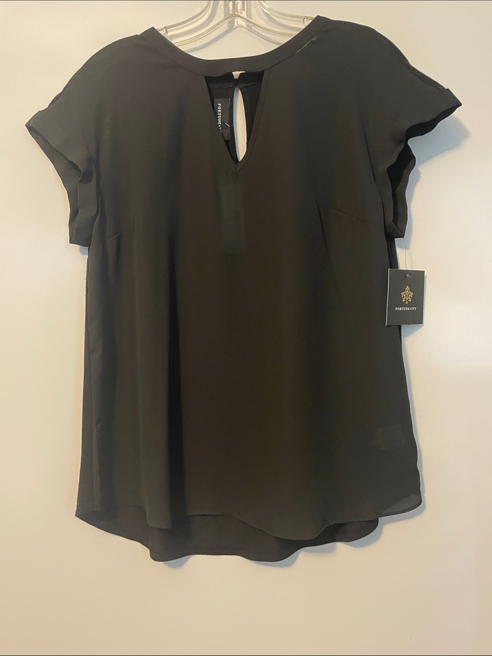 Fortune + Ivy Black Margaret Keyhole Detail Blouse Size Small NWT